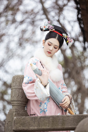 美女脱衣自慰黄网站亚洲综合在线